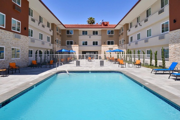 Holiday Inn Express Santa Rosa North Main image