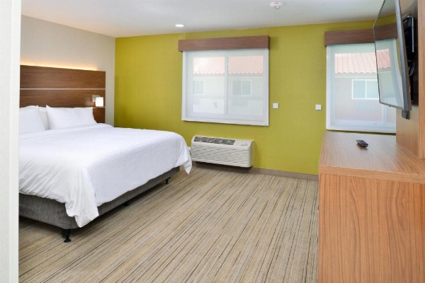 Holiday Inn Express Santa Rosa North image 20