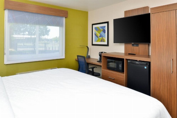 Holiday Inn Express Santa Rosa North image 23