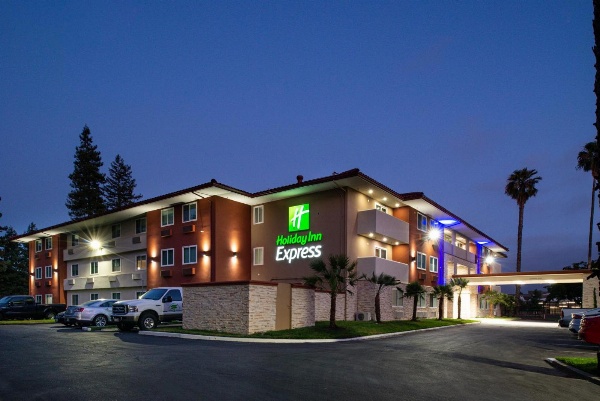Holiday Inn Express Santa Rosa North Main image